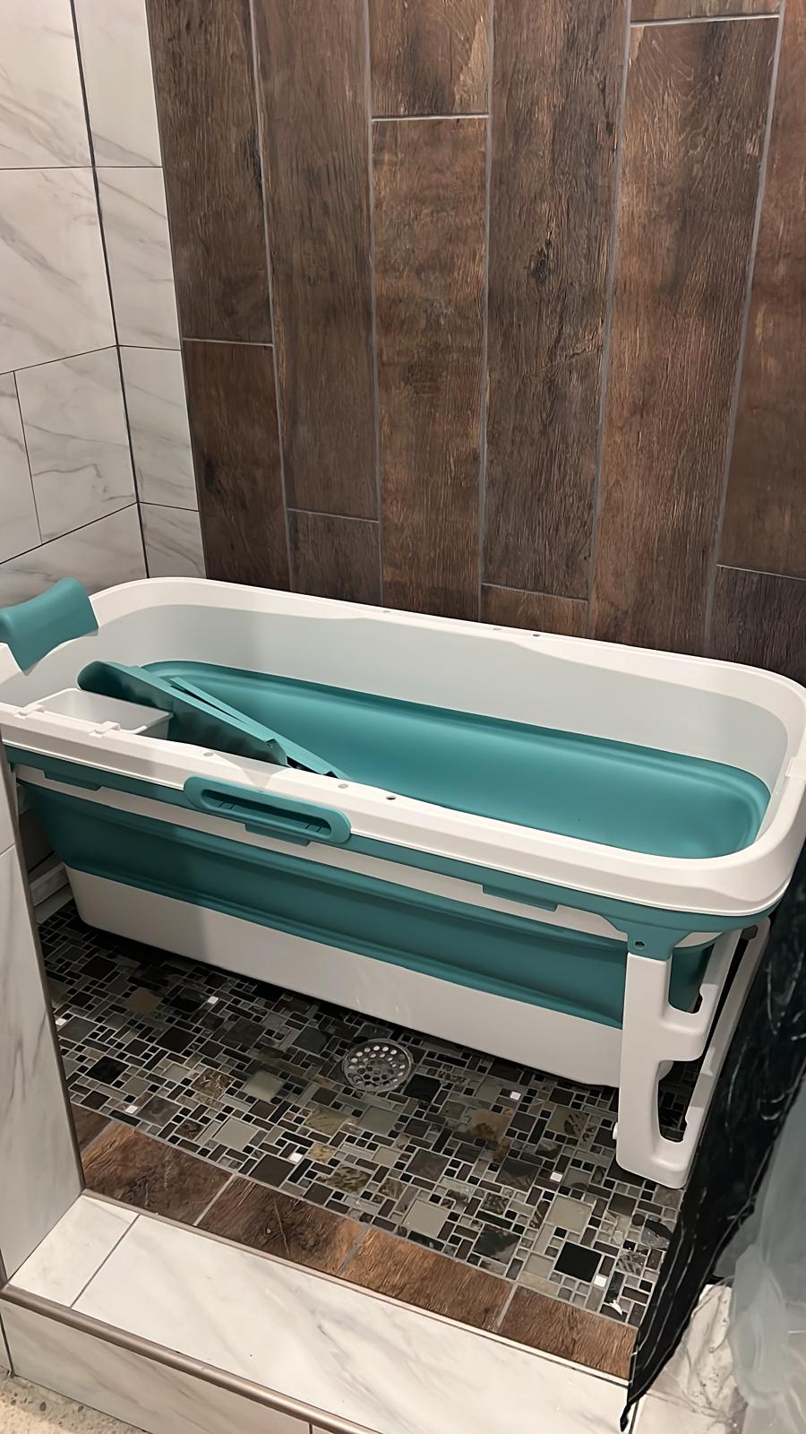 Portable detox bathtub in the shower room